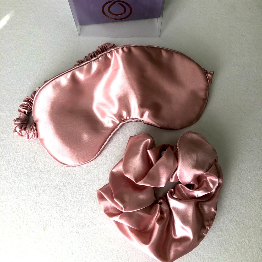 Monat Satin eye mask & scrunchie